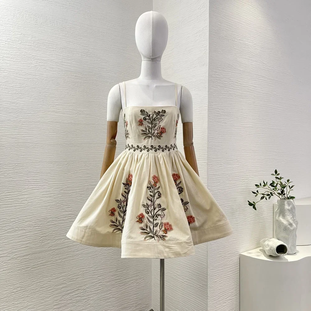 2025 SS Beige Embroidered Floral Print Sling Pleat Linen Mini Dress for Party
2025 SS Beige Embroidered Floral Print Sling Pleat Linen Mini Dress for Party