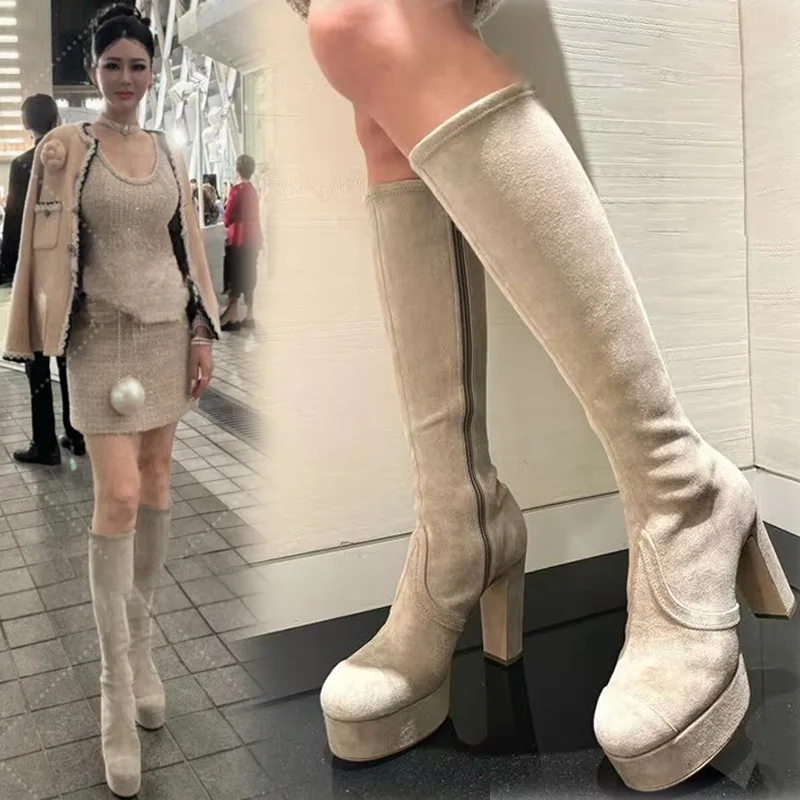 Women's Suede Knee High Platform Boots Fashionable Block Heel Boots with Side Zipper Retro Inspire Glamorous Footwear for Party
Women's Suede Knee High Platform Boots Fashionable Block Heel Boots with Side Zipper Retro Inspire Glamorous Footwear for Party