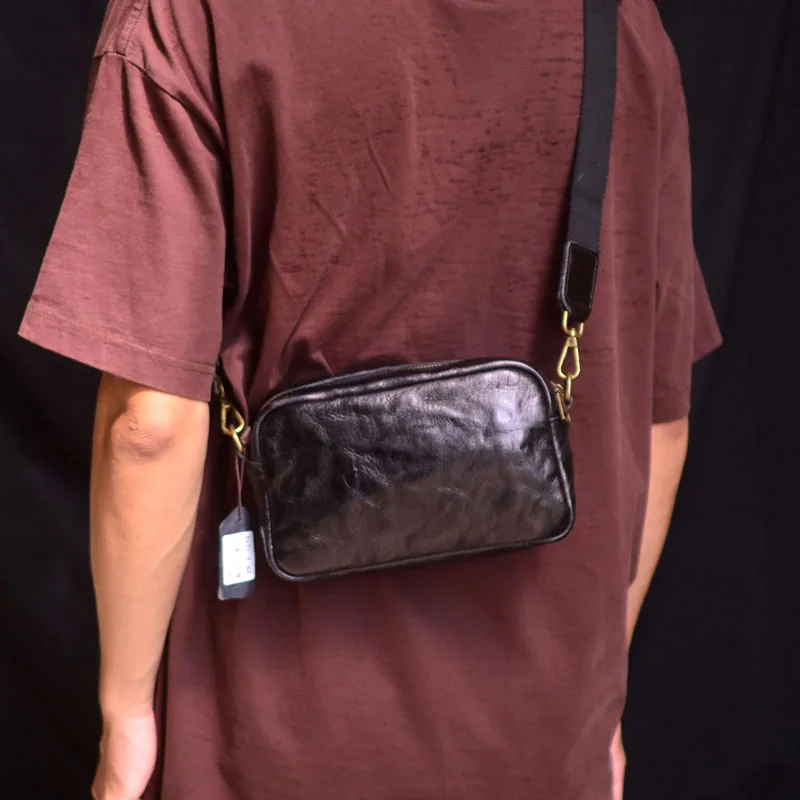AETOO Unisex commuter leather crossbody bag Vegetated cowhide Youth fashion small bag Sports simple shoulder bag
AETOO Unisex commuter leather crossbody bag Vegetated cowhide Youth fashion small bag Sports simple shoulder bag
