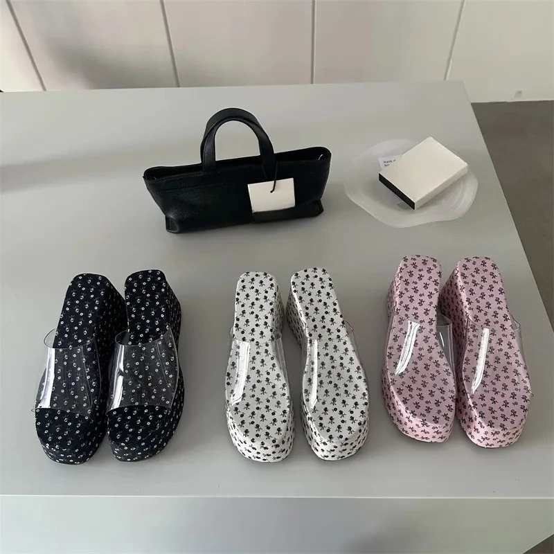 Summer PVC Clear Transparent Strap Open Toe Slip on Mules Thick Sole Slippers Ladies Fashion Sandals Platform Wedge Slides
Summer PVC Clear Transparent Strap Open Toe Slip on Mules Thick Sole Slippers Ladies Fashion Sandals Platform Wedge Slides