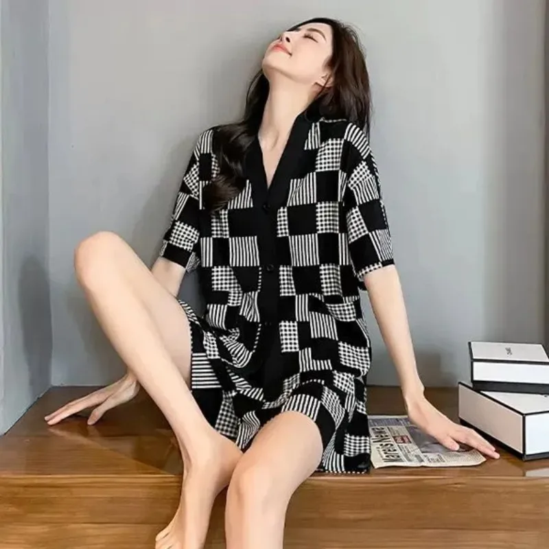 Women's Plus Size Ice Silk Pajama Set Summer Checkerboard Short Sleeve Open Front Loungewear
Women's Plus Size Ice Silk Pajama Set Summer Checkerboard Short Sleeve Open Front Loungewear