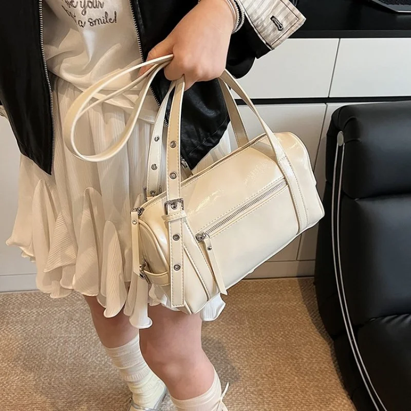 High-End Ladies Tote Bag Made Of Premium Leather Featuring High-End Quality And Paris Elegant Vintage Look
High-End Ladies Tote Bag Made Of Premium Leather Featuring High-End Quality And Paris Elegant Vintage Look 