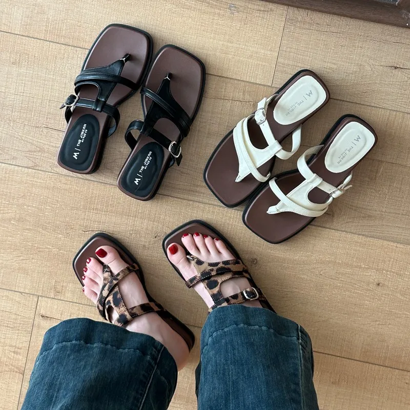 Women's Square Clip-toe Comfortable Hollow Out Breathable Wedge Heel Slippers Women Summer New Vintage Fashion Casual Sandals
Women's Square Clip-toe Comfortable Hollow Out Breathable Wedge Heel Slippers Women Summer New Vintage Fashion Casual Sandals