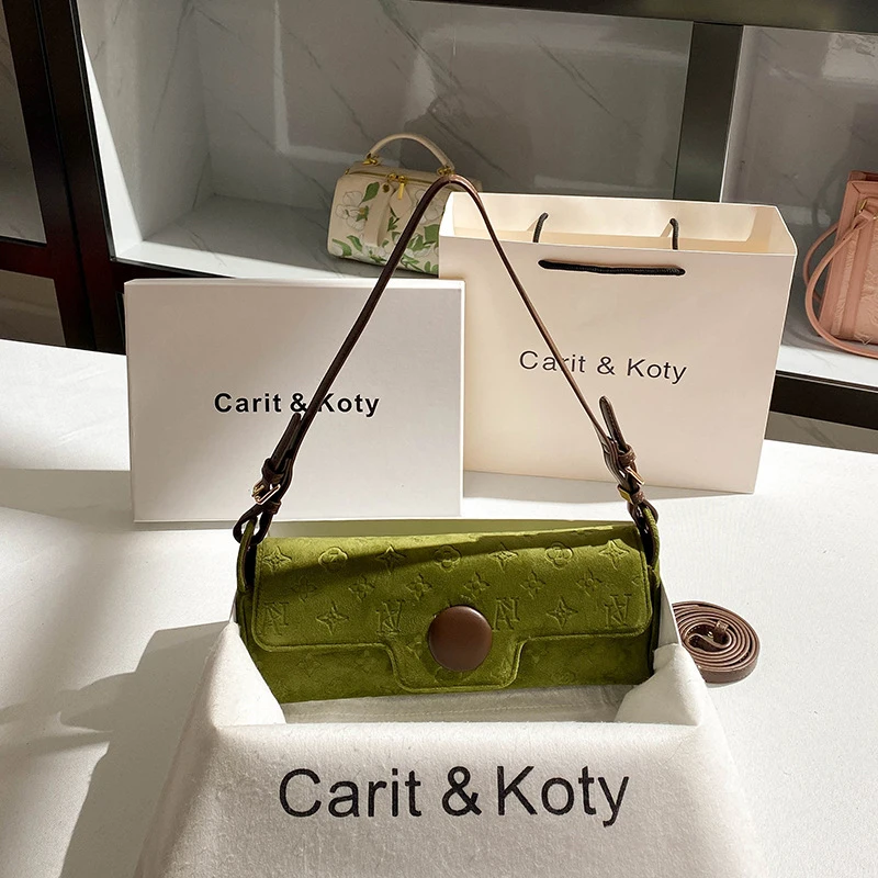 Elegant velvet baguette bag, vintage embossed underarm bag for autumn and winter
Elegant velvet baguette bag, vintage embossed underarm bag for autumn and winter