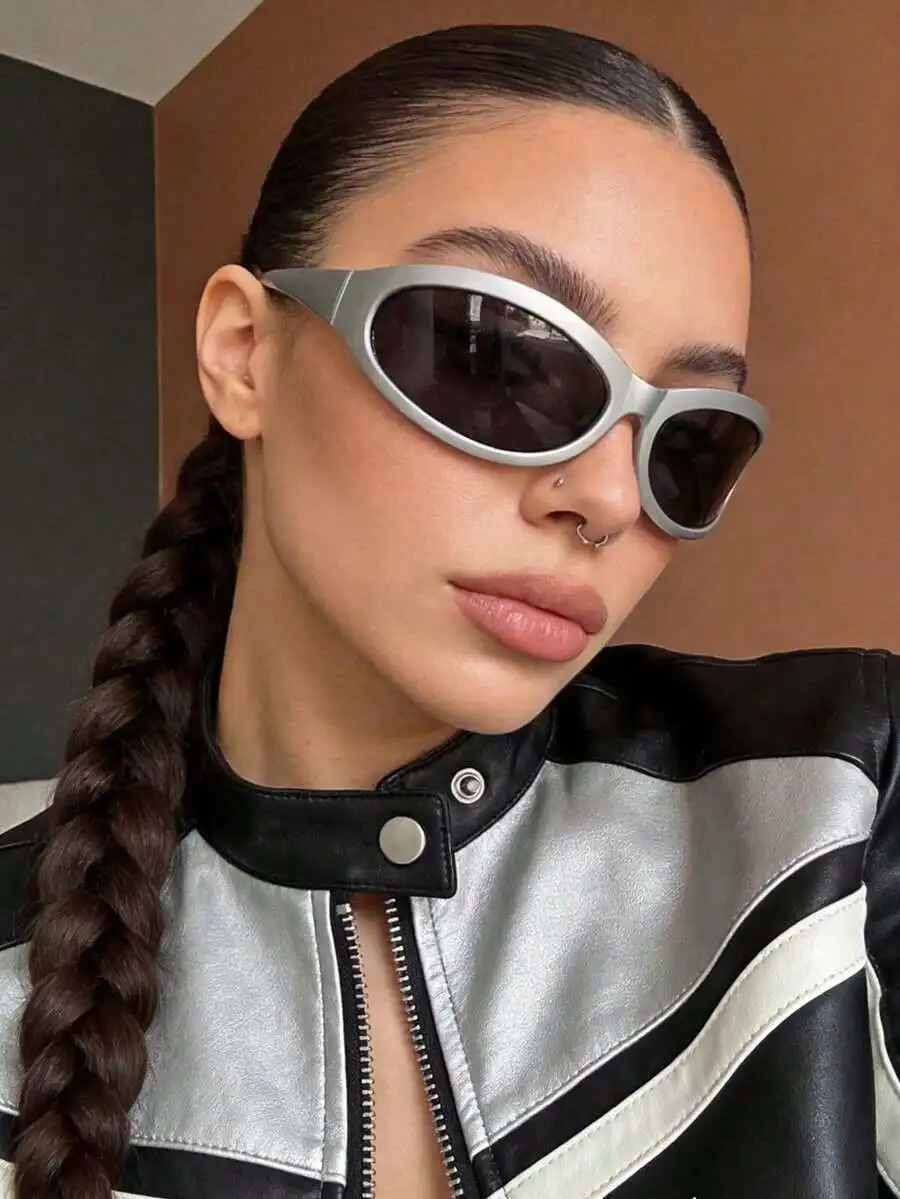 Small Frame Wrap-Around Futuristic Sunglasses For Women Y2K Avant-Garde Style
Small Frame Wrap-Around Futuristic Sunglasses For Women Y2K Avant-Garde Style
