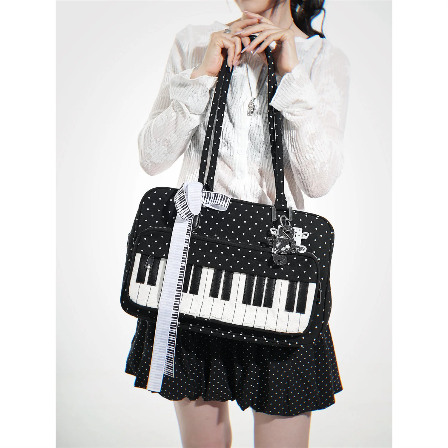 European And American Fashion Personalized Abi Polka Dot Piano Appearance Design Square Women Bag New Original Shoulder Bag Tide
European And American Fashion Personalized Abi Polka Dot Piano Appearance Design Square Women Bag New Original Shoulder Bag Tide