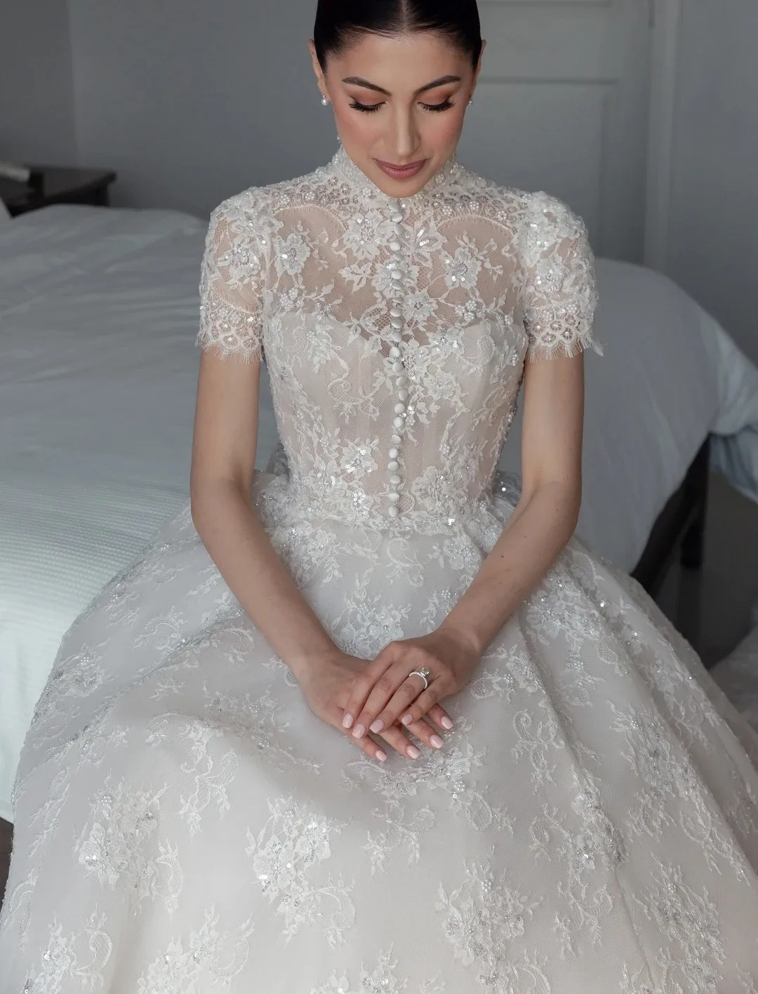 Luxury Lace Church Wedding Dress 2026 High Neck Short Sleeves Pearls Beading Bridal Bride Gown Vestidos De Noiva
Luxury Lace Church Wedding Dress 2026 High Neck Short Sleeves Pearls Beading Bridal Bride Gown Vestidos De Noiva