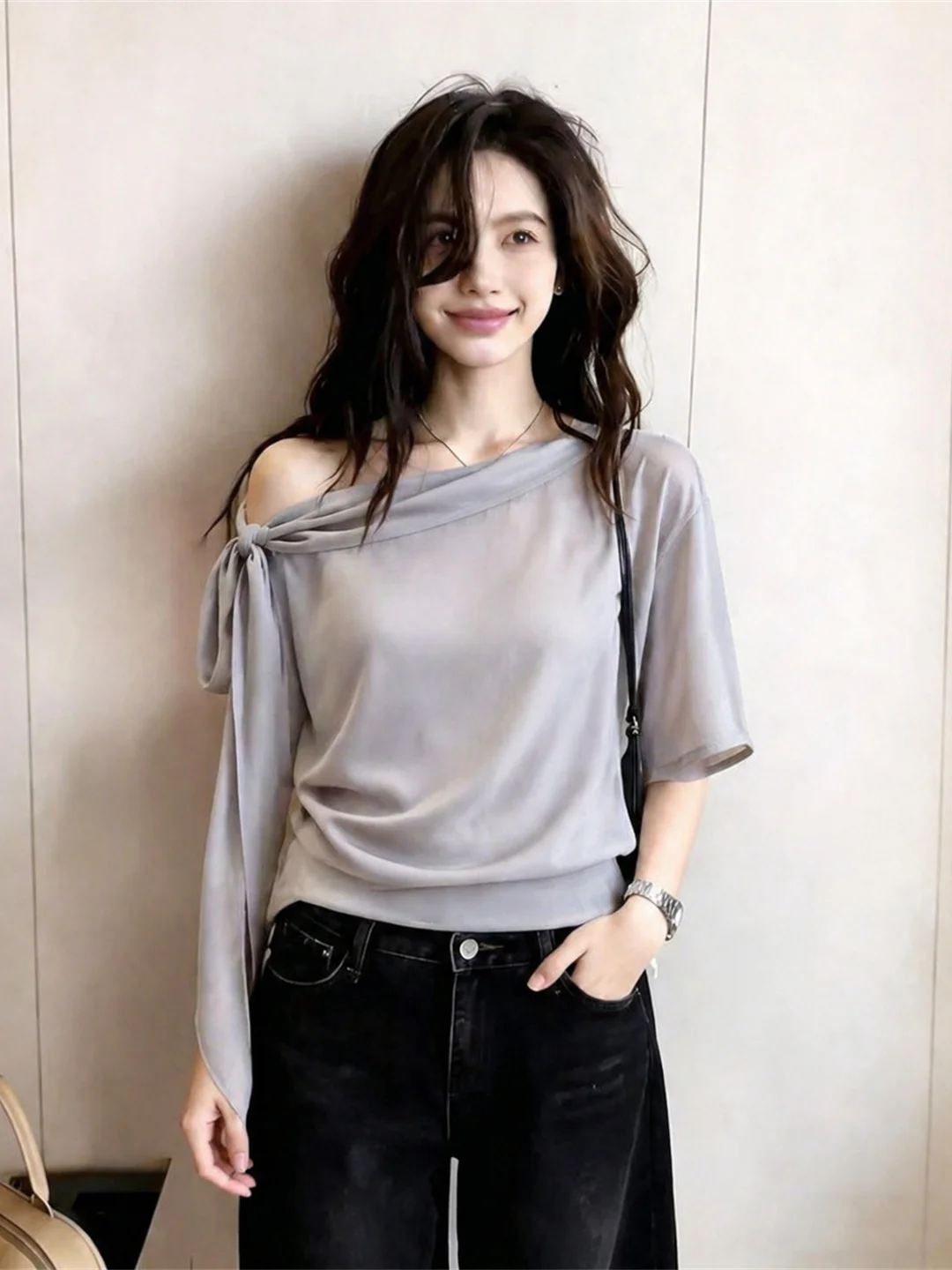 Chic Casual Knot T-Shirt Shoulder Design Women's Summer Loose Fit Versatile Top Commute Style Short Sleeve Korean Version
Chic Casual Knot T-Shirt Shoulder Design Women's Summer Loose Fit Versatile Top Commute Style Short Sleeve Korean Version