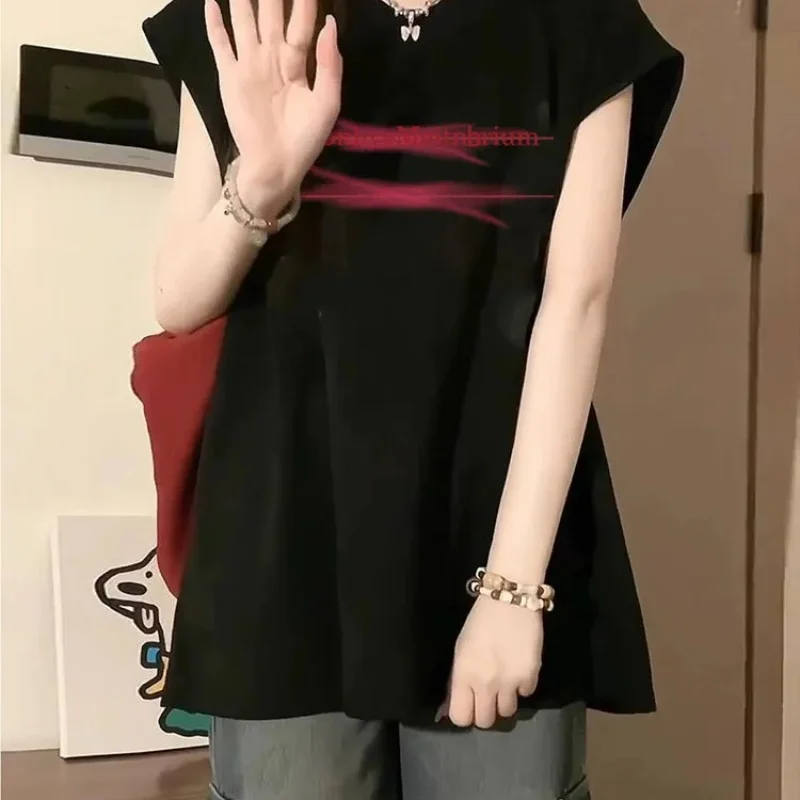 Black Oversized Tank Top with Red Letter Print and Asymmetrical Hem for Women Streetwear Casual Summer Wear Loose Fit
Black Oversized Tank Top with Red Letter Print and Asymmetrical Hem for Women Streetwear Casual Summer Wear Loose Fit