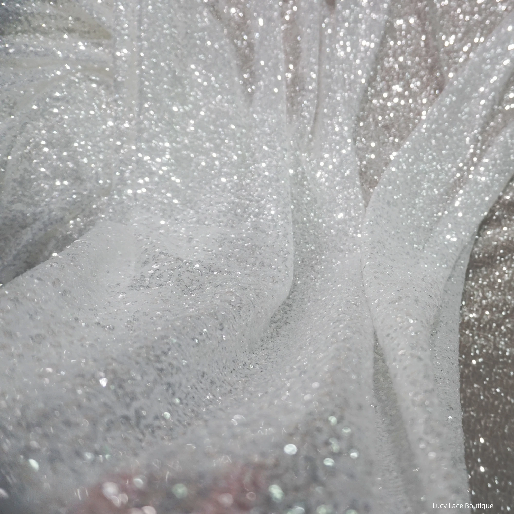140CM Wide Crystal Sequin on Mesh Fabric Super Sparkly Silvery 2mm Sequins Material for Lady Dress TOP 1 Meter 2024 NEW
140CM Wide Crystal Sequin on Mesh Fabric Super Sparkly Silvery 2mm Sequins Material for Lady Dress TOP 1 Meter 2024 NEW