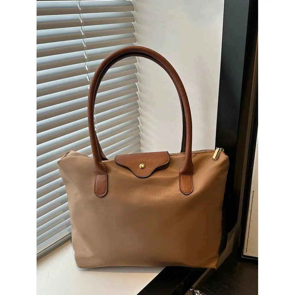 Simple And Versatile Solid Color Casual Tote Bag, Large Capacity, With Zipper, Can Be Worn As A Shoulder Bag, Suitable For Shop
Simple And Versatile Solid Color Casual Tote Bag, Large Capacity, With Zipper, Can Be Worn As A Shoulder Bag, Suitable For Shop