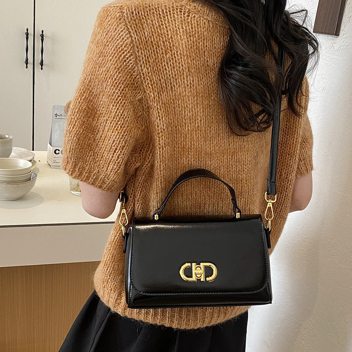 New Korean Style Pink Small Square Bag for Women – Top Handle & Crossbody Shoulder Purse, Versatile Commuter Handbag for Daily Work & Casual, Chic
New Korean Style Pink Small Square Bag for Women – Top Handle & Crossbody Shoulder Purse, Versatile Commuter Handbag for Daily Work & Casual, Chic