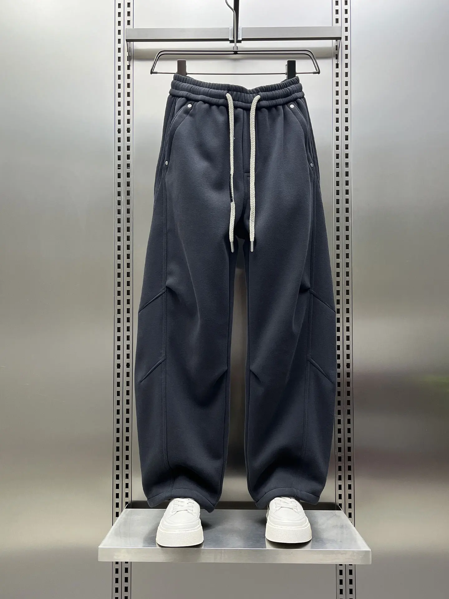 Мужские повседневные брюки с начесом, прямые, с эластичным поясом, спортивные, свободного кроя, модель «Straight Blade»
Мужские повседневные брюки с начесом, прямые, с эластичным поясом, спортивные, свободного кроя, модель «Straight Blade»