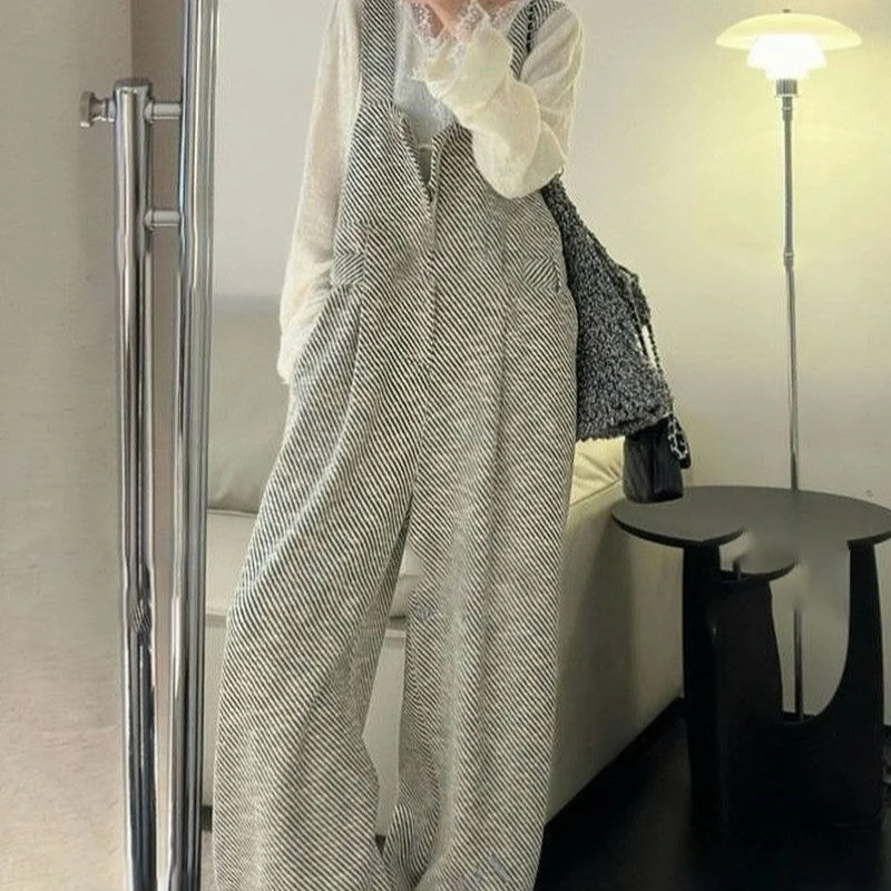 2025 Early Autumn Suspenders One-piece Wide-leg Pants College Style Women's Dress
2025 Early Autumn Suspenders One-piece Wide-leg Pants College Style Women's Dress