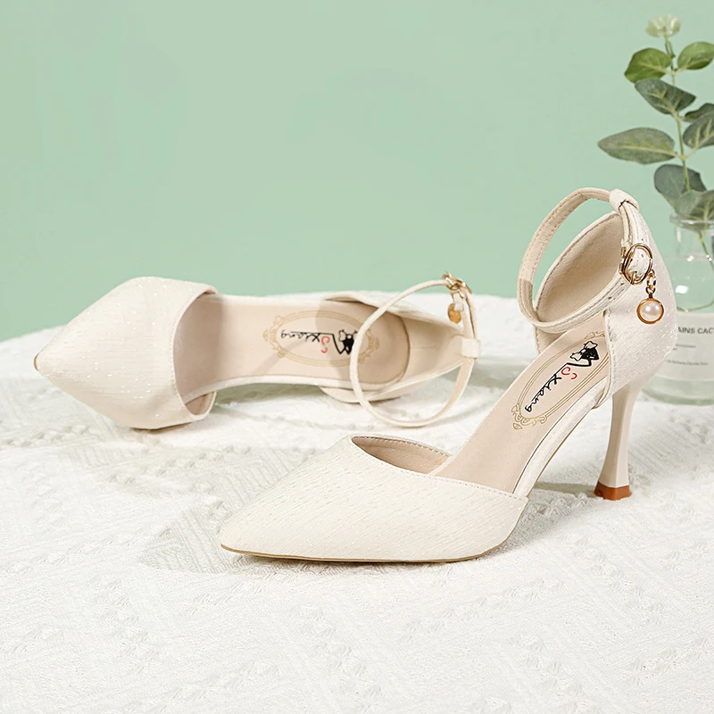 2025 Summer New Sexy Stiletto High Heels with Elegant and Versatile Style, Pointed Hollow Fashion One Button Sandals
2025 Summer New Sexy Stiletto High Heels with Elegant and Versatile Style, Pointed Hollow Fashion One Button Sandals