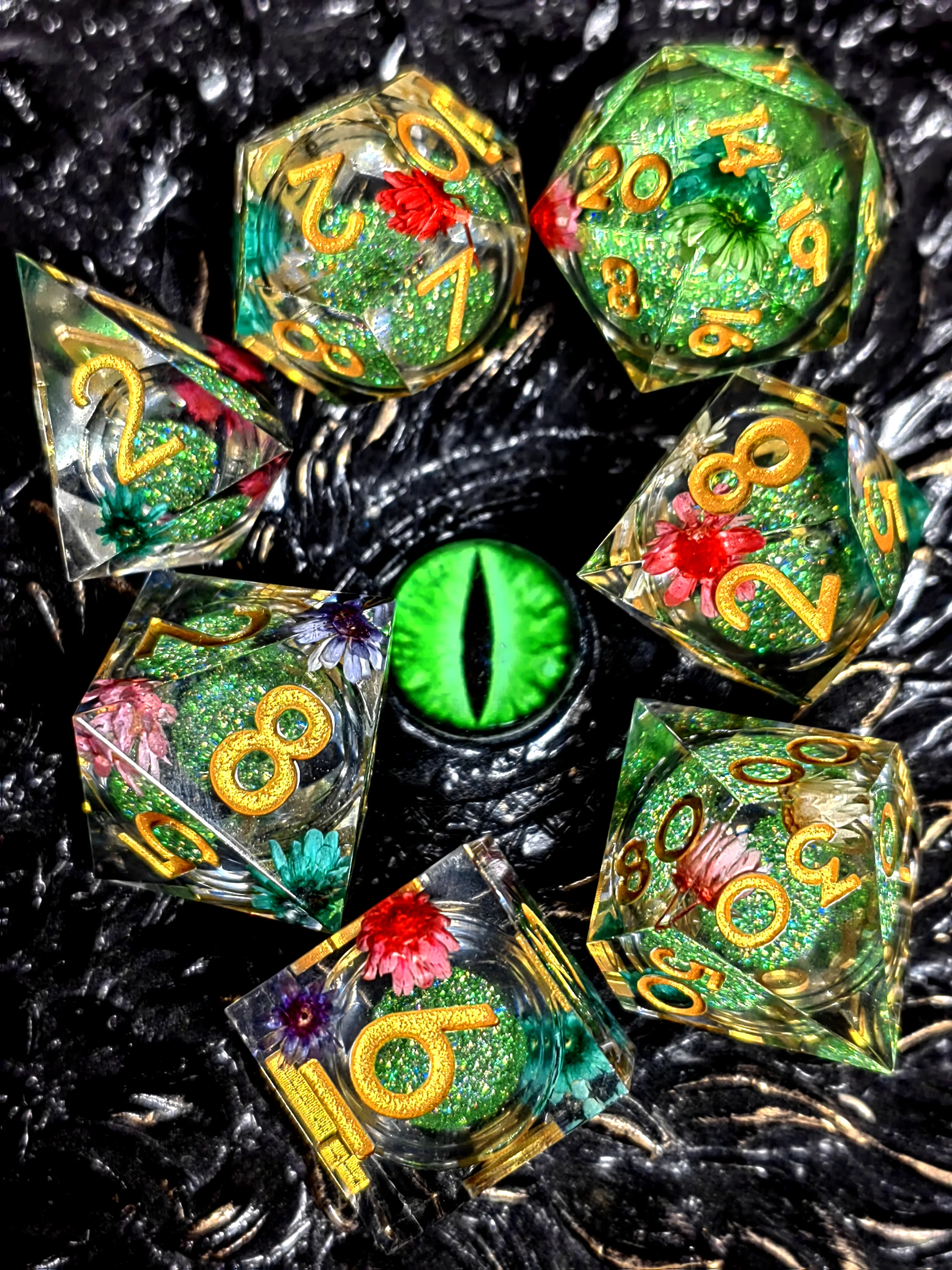 7-Piece Sharp Edge Resin Dice Set, Green Sand with Flower Design, Transparent DnD Dice for Dungeons & Dragons RPG Games
7-Piece Sharp Edge Resin Dice Set, Green Sand with Flower Design, Transparent DnD Dice for Dungeons & Dragons RPG Games