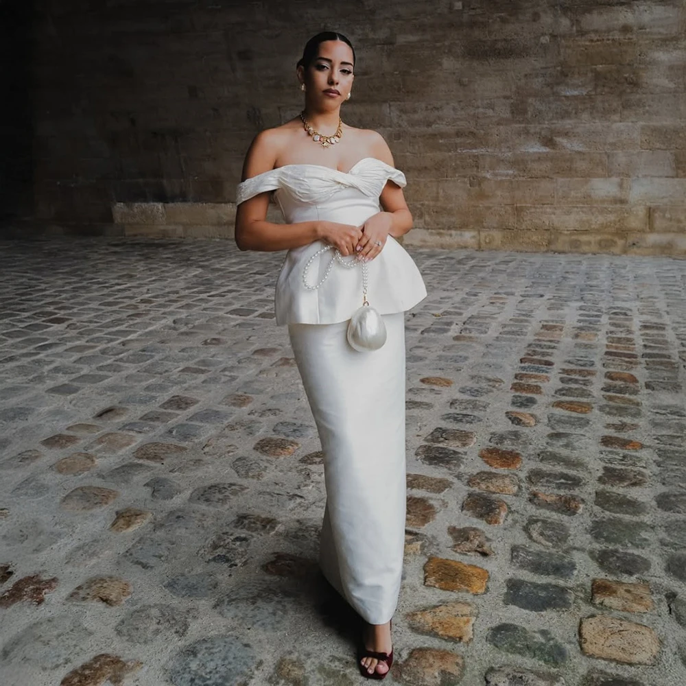 Customized Modern Off Shoulder Ruched Wedding Dress Minimalist Peplum Satin Bridal Dress For Civil Wedding And Bridal Events
Customized Modern Off Shoulder Ruched Wedding Dress Minimalist Peplum Satin Bridal Dress For Civil Wedding And Bridal Events