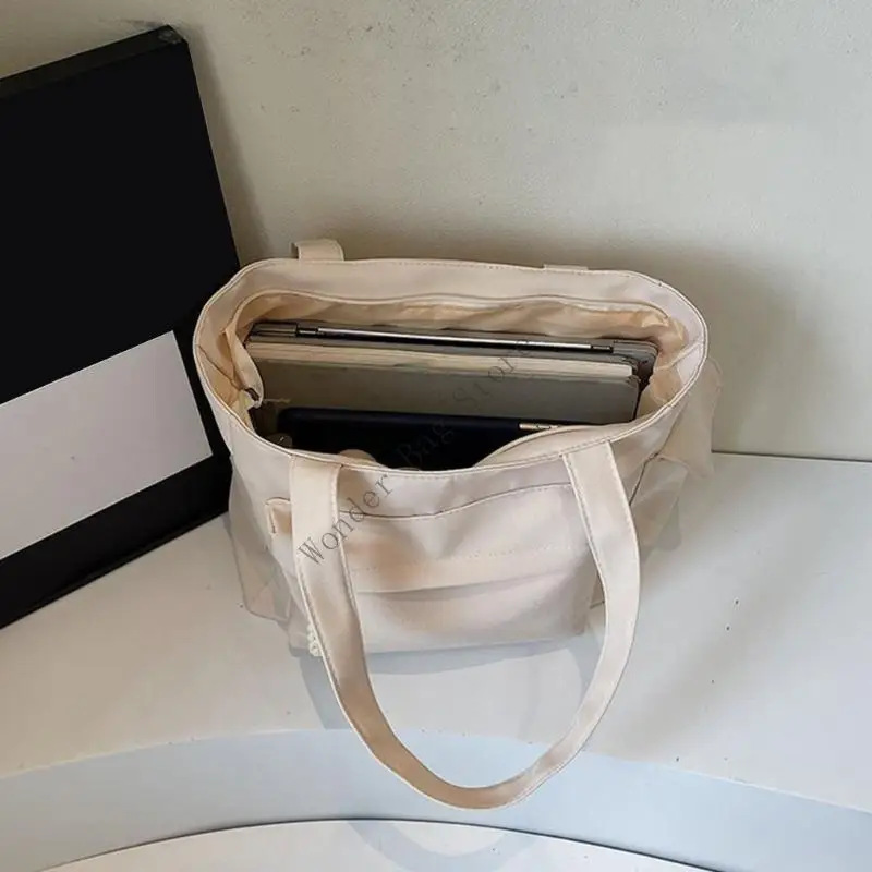 H3CB Large Capacity Shopping Bag for Women Shoulder Bag Armpit Bag Top Handle Bag 
H3CB Large Capacity Shopping Bag for Women Shoulder Bag Armpit Bag Top Handle Bag