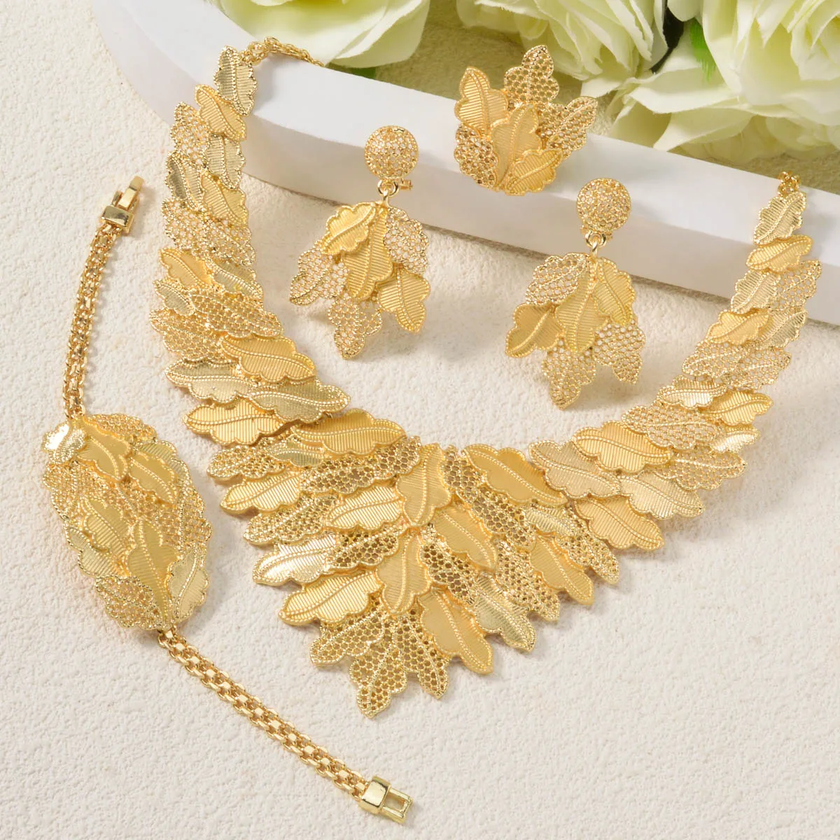 Classics Dubai Jewelry 4pcs Set Leaf Plant Necklace Bracelet Earrings Rings Set Wedding Bride Accessories For Friends Gifts
Classics Dubai Jewelry 4pcs Set Leaf Plant Necklace Bracelet Earrings Rings Set Wedding Bride Accessories For Friends Gifts