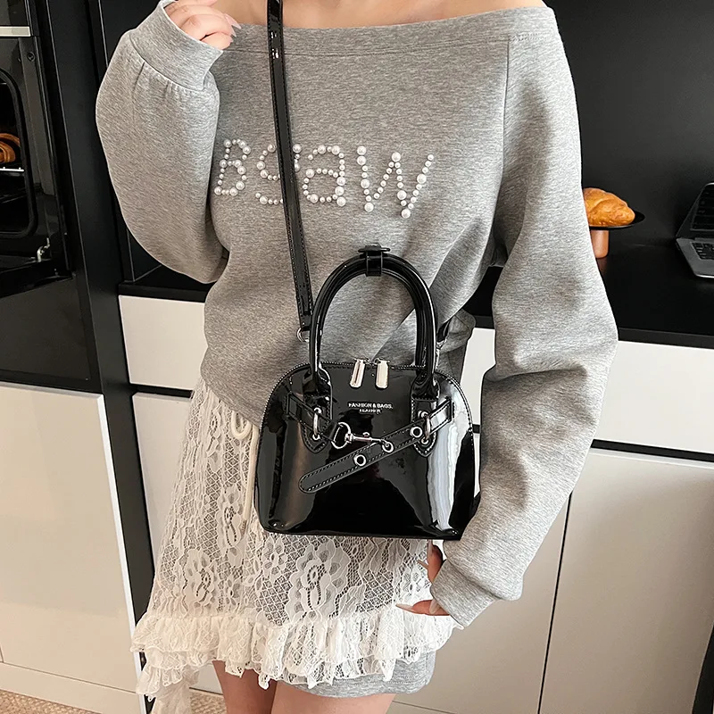 2025 New Korean High-End Shell Handheld Bag - Stylish Versatile Niche Shoulder/Crossbody Women's Bag
2025 New Korean High-End Shell Handheld Bag - Stylish Versatile Niche Shoulder/Crossbody Women's Bag