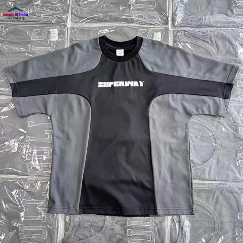 25SS Men's Women's Fashion Drop Shoulder Patchwork Versatile High-end TEE Streetwear Summer Loose-fitting Short-sleeved T-shirt
25SS Men's Women's Fashion Drop Shoulder Patchwork Versatile High-end TEE Streetwear Summer Loose-fitting Short-sleeved T-shirt
