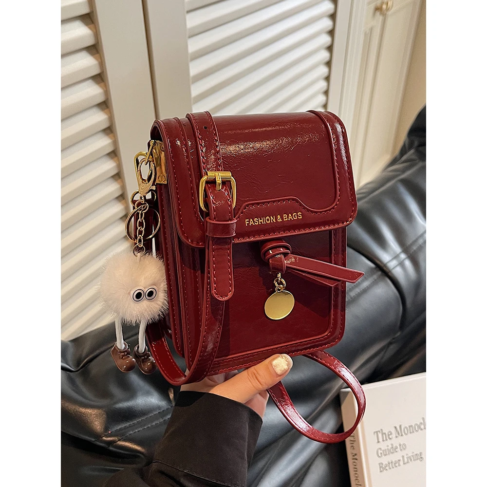 Women's Burgundy Crossbody Bag 2025 Fashion New PU Leather Square Texture Glossy Shoulder Packs Versatile Phone Lipstick Bags
Women's Burgundy Crossbody Bag 2025 Fashion New PU Leather Square Texture Glossy Shoulder Packs Versatile Phone Lipstick Bags