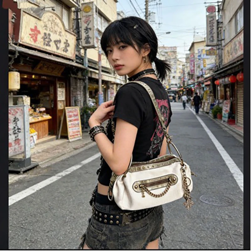 Zippered Large Capacity Shoulder Bag, Women 2026 New Summer Crossbody Biker Bag Vintage Cream White Casual Tote Handbag Trendy
Zippered Large Capacity Shoulder Bag, Women 2026 New Summer Crossbody Biker Bag Vintage Cream White Casual Tote Handbag Trendy