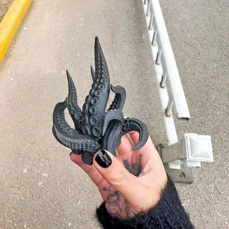 Gothic Cthulhu Tentacle Resin Ornament Dark Anime Style Desktop Decor Handmade Diy Figurine For Home Decoration Anime Collectors
Gothic Cthulhu Tentacle Resin Ornament Dark Anime Style Desktop Decor Handmade Diy Figurine For Home Decoration Anime Collectors