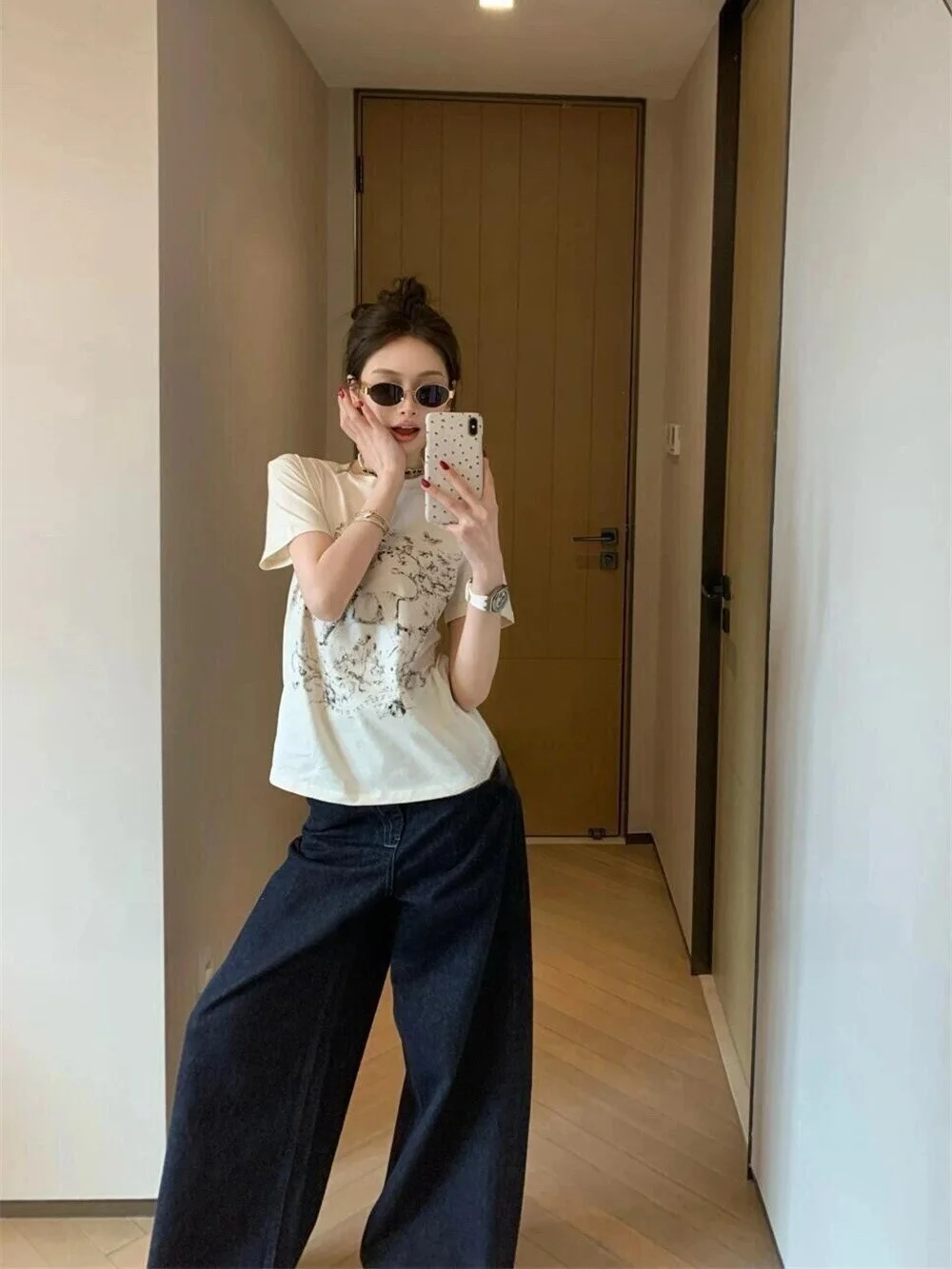 Heavy-Embroidery Short-Sleeve T-Shirt Women's American Retro Versatile Top Lion Print Simple Design High-End Cabinet Version
Heavy-Embroidery Short-Sleeve T-Shirt Women's American Retro Versatile Top Lion Print Simple Design High-End Cabinet Version
