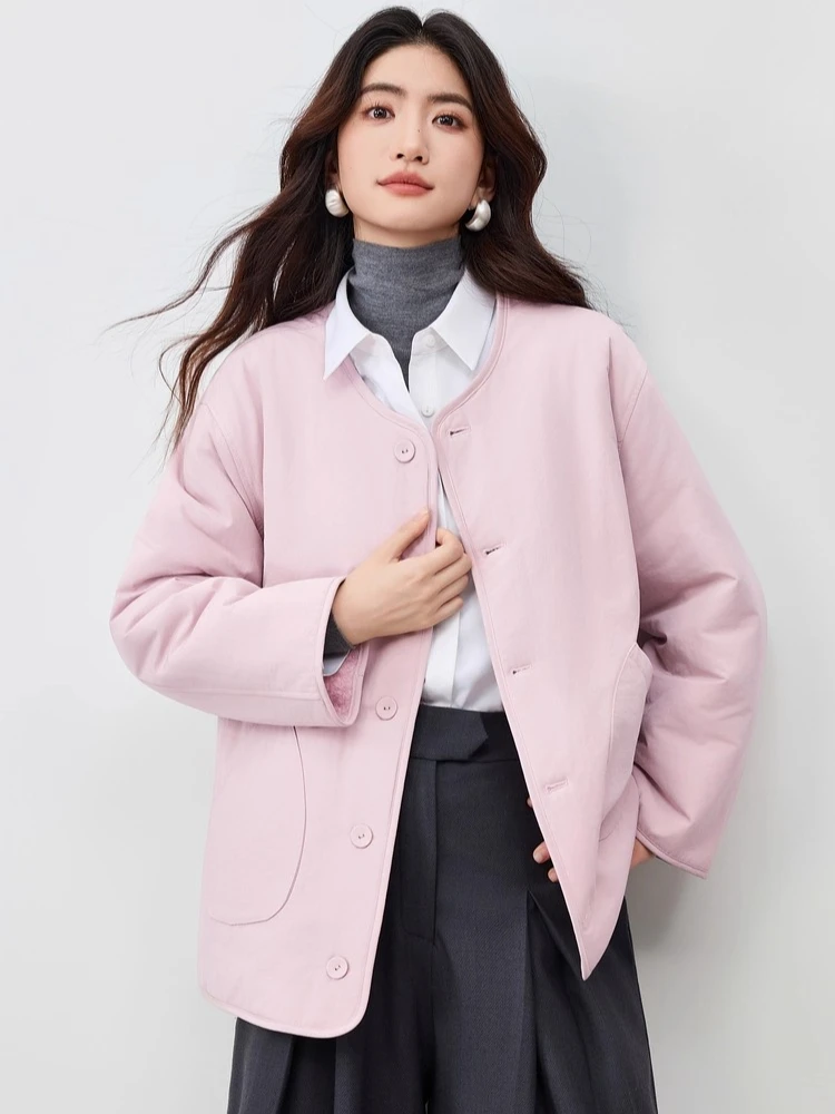 SENTUBILA Women's Commuter Quilted Coat 2025 Winter New Warm Loose Fit Jacket O-Neck Fashion Double Sided Outerwear 154W80331 
SENTUBILA Women's Commuter Quilted Coat 2025 Winter New Warm Loose Fit Jacket O-Neck Fashion Double Sided Outerwear 154W80331
