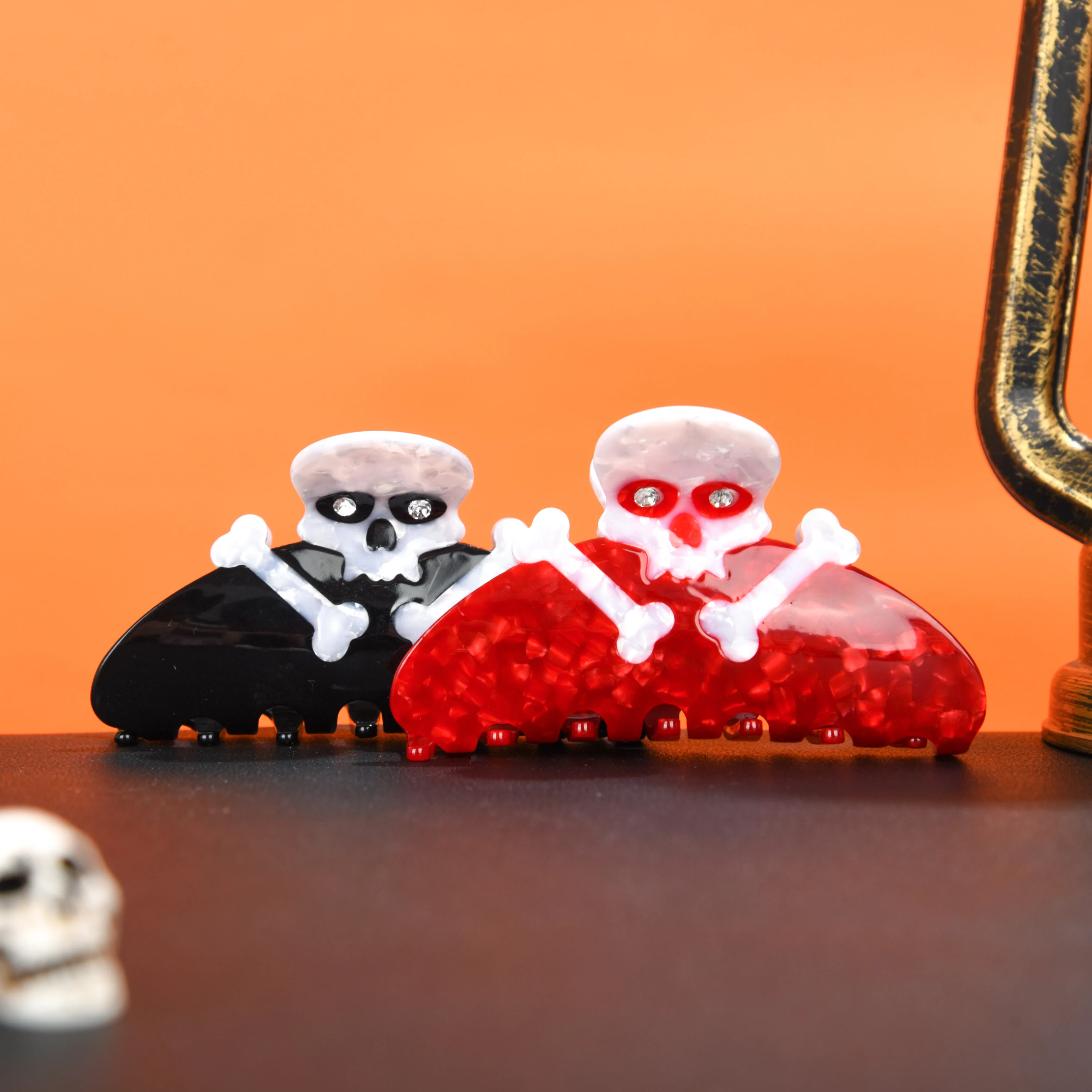 New Halloween Horror Series Hair Claws Red Black Skull Claw Clips Trendy Acetate Crab Hair Clips Hair Accessories for Women Girl
New Halloween Horror Series Hair Claws Red Black Skull Claw Clips Trendy Acetate Crab Hair Clips Hair Accessories for Women Girl