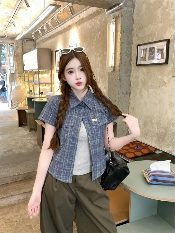 plus Size American Retro Plaid Short Sleeve Shirt Women's Slimming Design Summer New Style Small Audience Top Commute Style
plus Size American Retro Plaid Short Sleeve Shirt Women's Slimming Design Summer New Style Small Audience Top Commute Style