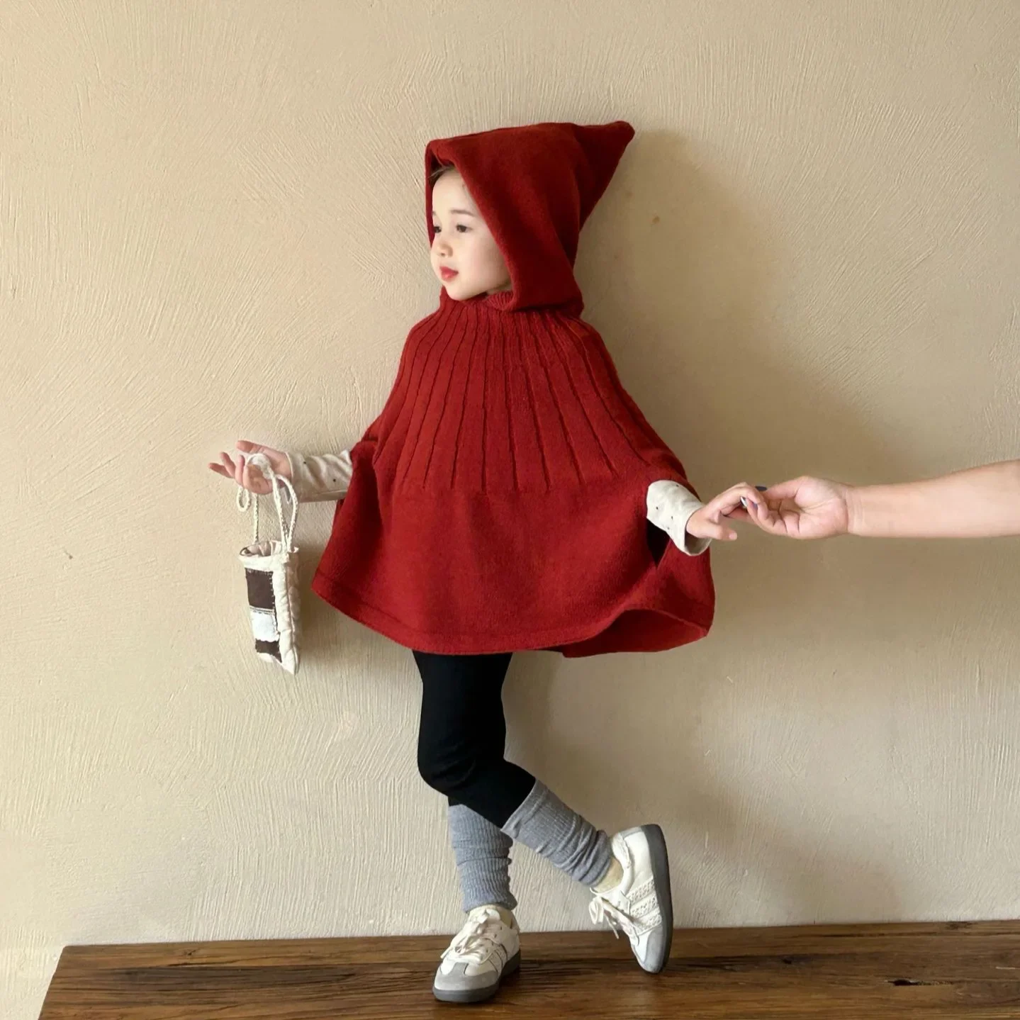Girls Suit 2024 Winter New Childrens Wear Korean Style Baby Girl Pointy Hat Sweater Cloak Plus Velvet Leggings Two-piece Set
Girls Suit 2024 Winter New Childrens Wear Korean Style Baby Girl Pointy Hat Sweater Cloak Plus Velvet Leggings Two-piece Set