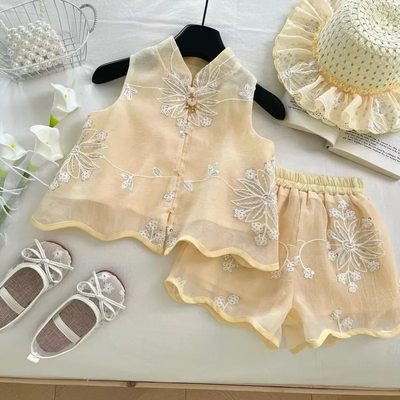 Girls Suit2025Summer New Chinese Style Embroidered Vest and Lace Shorts Set for Baby Girls Two-Piece Set
Girls Suit2025Summer New Chinese Style Embroidered Vest and Lace Shorts Set for Baby Girls Two-Piece Set