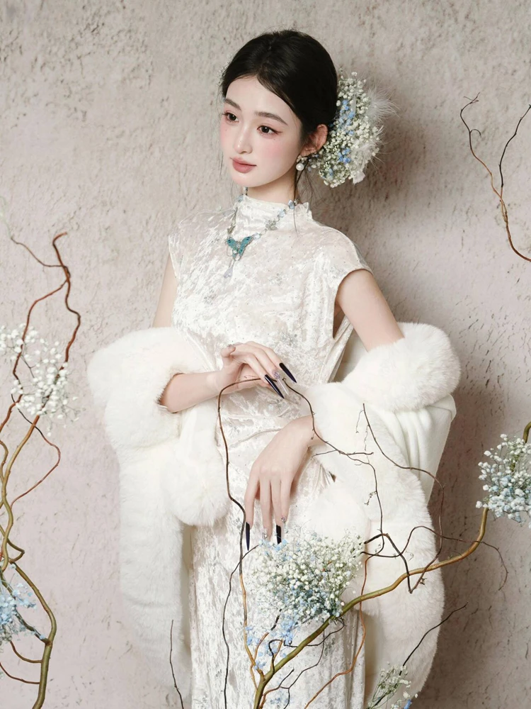Elegant Oriental Atmosphere New Chinese Style Portrait Photography Studio Photography Clothes Gentle Shadow Portrait
Elegant Oriental Atmosphere New Chinese Style Portrait Photography Studio Photography Clothes Gentle Shadow Portrait