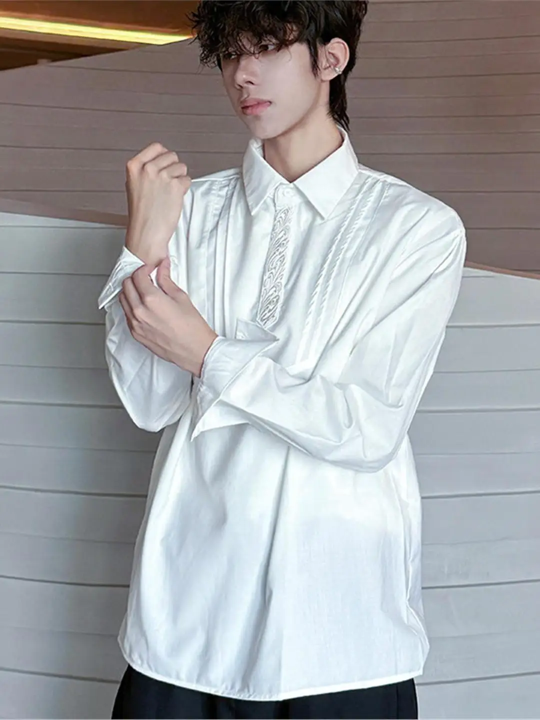 Retro American Embroidered Long Sve irt Loose Casual Collared Top for Men And Women Spring Versatile Couple's irt
Retro American Embroidered Long Sve irt Loose Casual Collared Top for Men And Women Spring Versatile Couple's irt