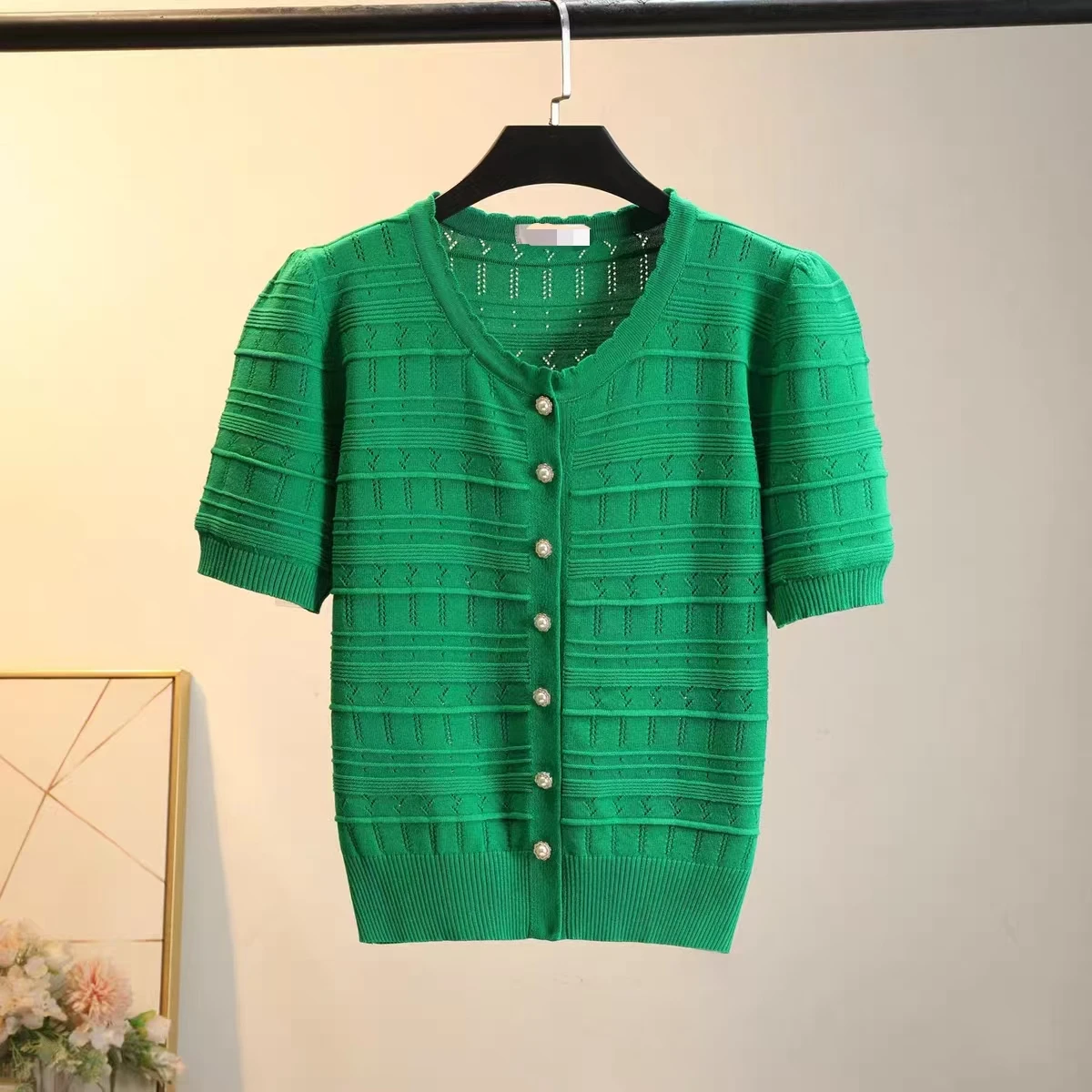 Women's new summer cardigan, stylish short-sleeved smooth mesh ice silk sweater, suitable for wearing inside and outside T-shirt
Women's new summer cardigan, stylish short-sleeved smooth mesh ice silk sweater, suitable for wearing inside and outside T-shirt