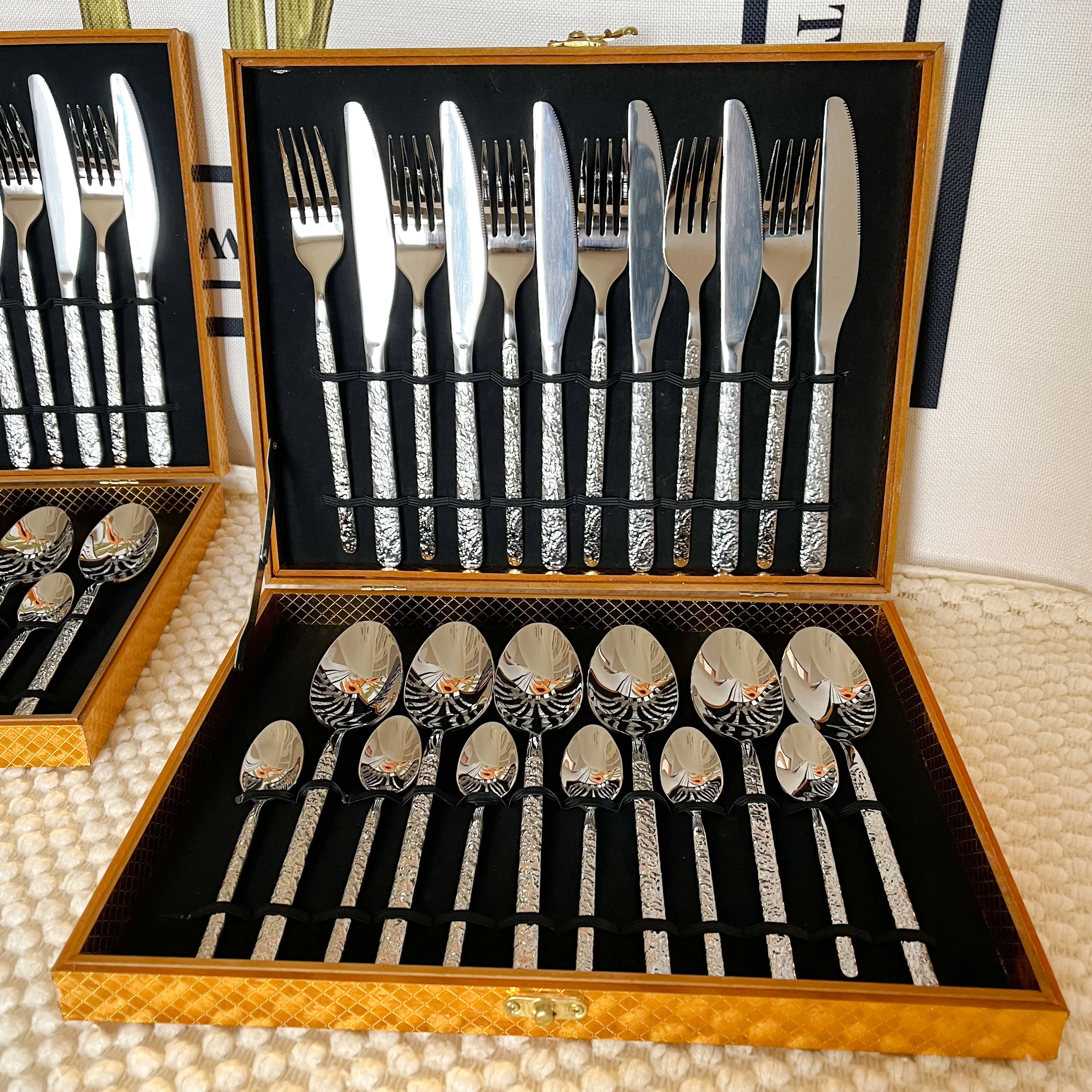 304 stainless steel talheres 24 piece set, stainless steel knife, fork, spoon exquisite high-end gift box
304 stainless steel talheres 24 piece set, stainless steel knife, fork, spoon exquisite high-end gift box