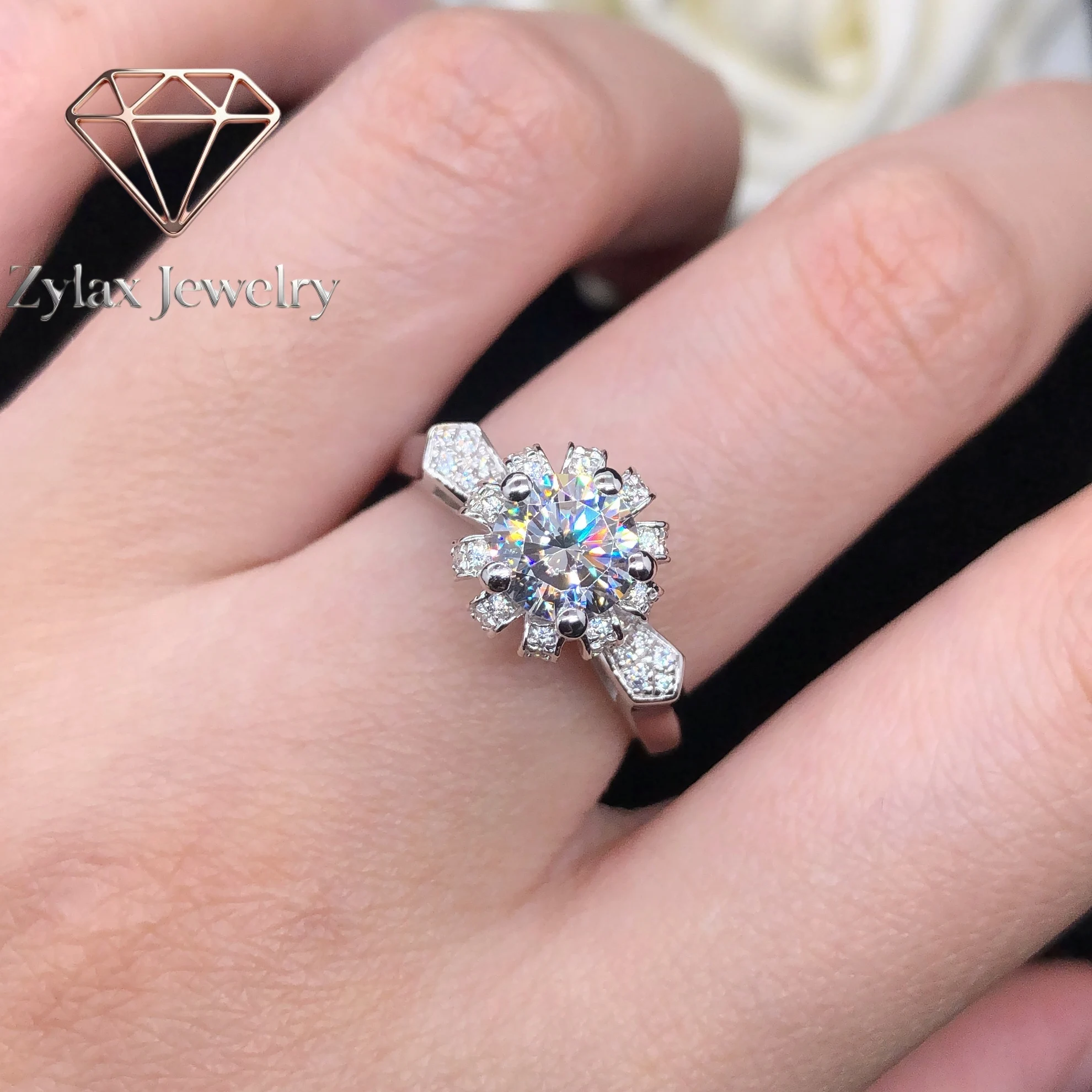 Zylax Jewelry 1Ct 6.5mm D VVS1 Moissanite Diamond Engagement Ring for Her Solid 18K White Gold Jewelry for Women Wedding Ring Pr
Zylax Jewelry 1Ct 6.5mm D VVS1 Moissanite Diamond Engagement Ring for Her Solid 18K White Gold Jewelry for Women Wedding Ring Pr