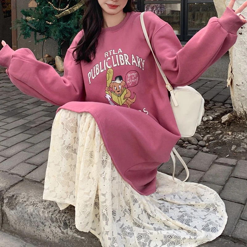 Splicing lace dress, plus size women's clothing design, loose long sleeved sweatshirt, long skirt LOOSE FIT
Splicing lace dress, plus size women's clothing design, loose long sleeved sweatshirt, long skirt LOOSE FIT