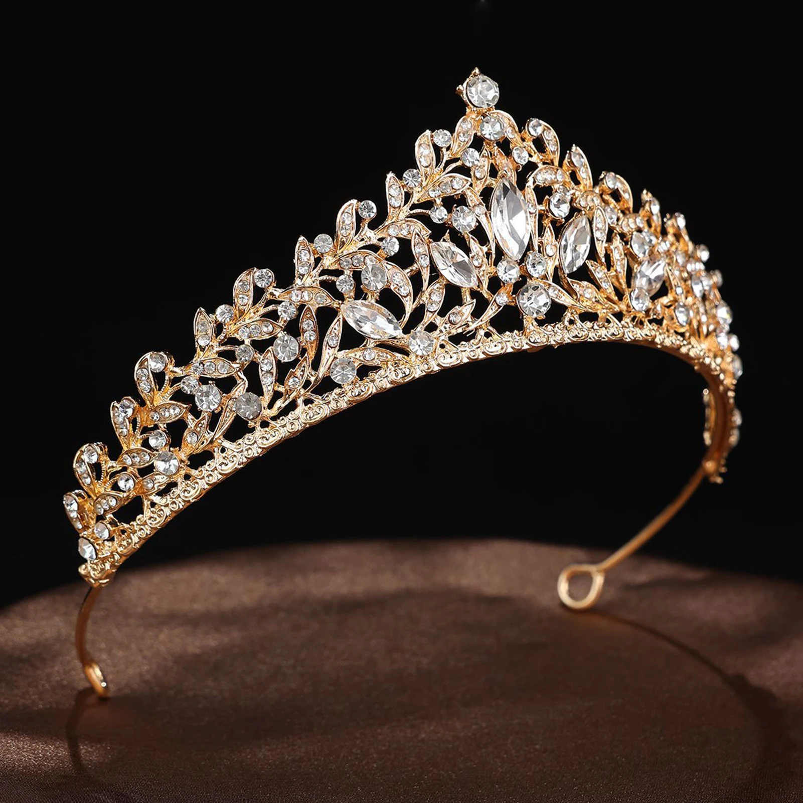 Alloy Bride Tiara Hair Accessory with Rhinestones for Wedding Party Celebration Formal Occasion
Alloy Bride Tiara Hair Accessory with Rhinestones for Wedding Party Celebration Formal Occasion