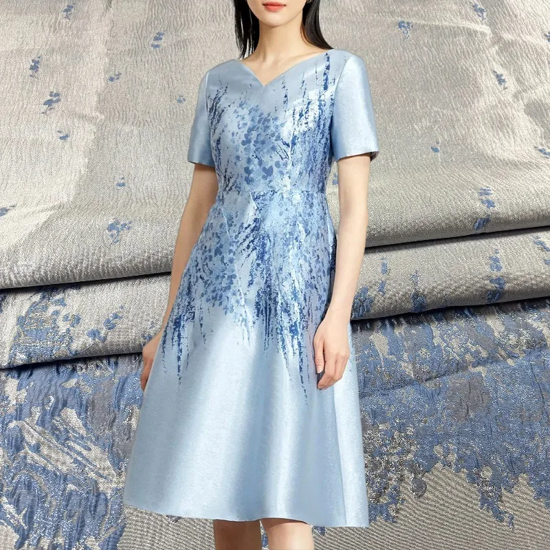 Ткань для платьев из жаккарда с серебряной и золотой нитью, комплект для платьев, ткань для сценических костюмов, женская одежда, позиционирующая ткань, 125x140 см
Ткань для платьев из жаккарда с серебряной и золотой нитью, комплект для платьев, ткань для сценических костюмов, женская одежда, позиционирующая ткань, 125x140 см