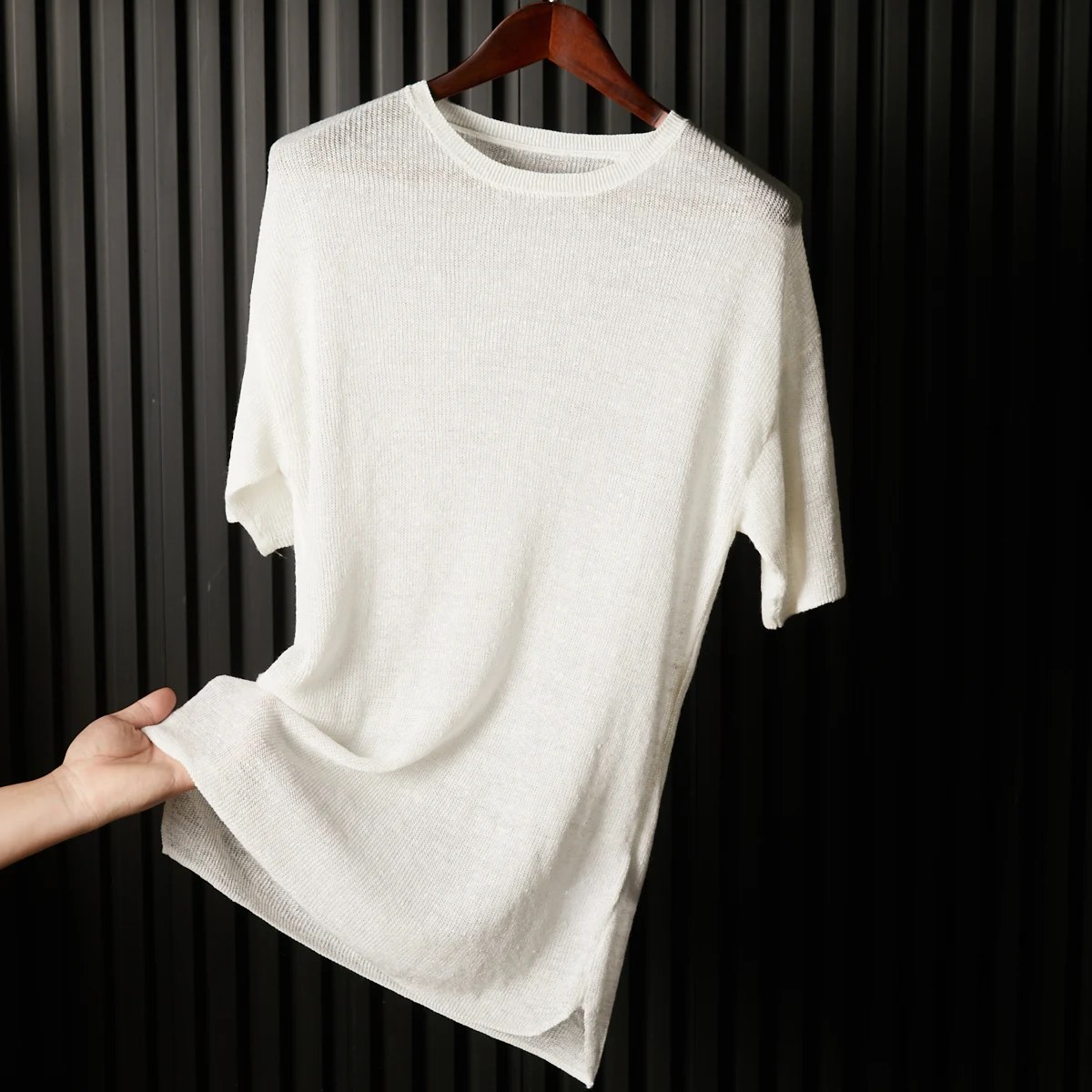 Вязаная льняная футболка с коротким рукавом, дышащая, с ажурным дизайном, круглым вырезом, однотонная, для молодых мужчин, на лето
Вязаная льняная футболка с коротким рукавом, дышащая, с ажурным дизайном, круглым вырезом, однотонная, для молодых мужчин, на лето