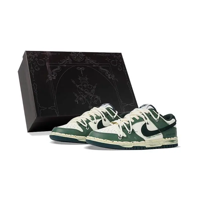 【Customize】Nike Dunk Skateboarding Shoes Unisex Low-top Green/white Sneakers shoes FQ8080-133
【Customize】Nike Dunk Skateboarding Shoes Unisex Low-top Green/white Sneakers shoes FQ8080-133