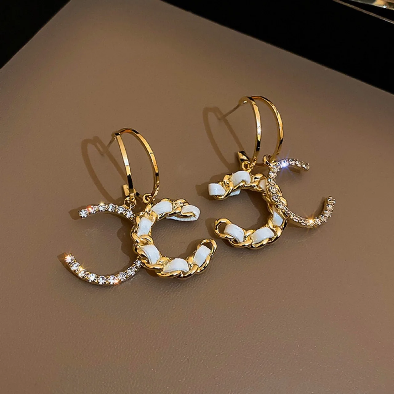 wholesale luxury jewelry Double C-Shape Pendant Drop Earrings for Women Lady Full Crystal Earrings Party Jewelry
wholesale luxury jewelry Double C-Shape Pendant Drop Earrings for Women Lady Full Crystal Earrings Party Jewelry