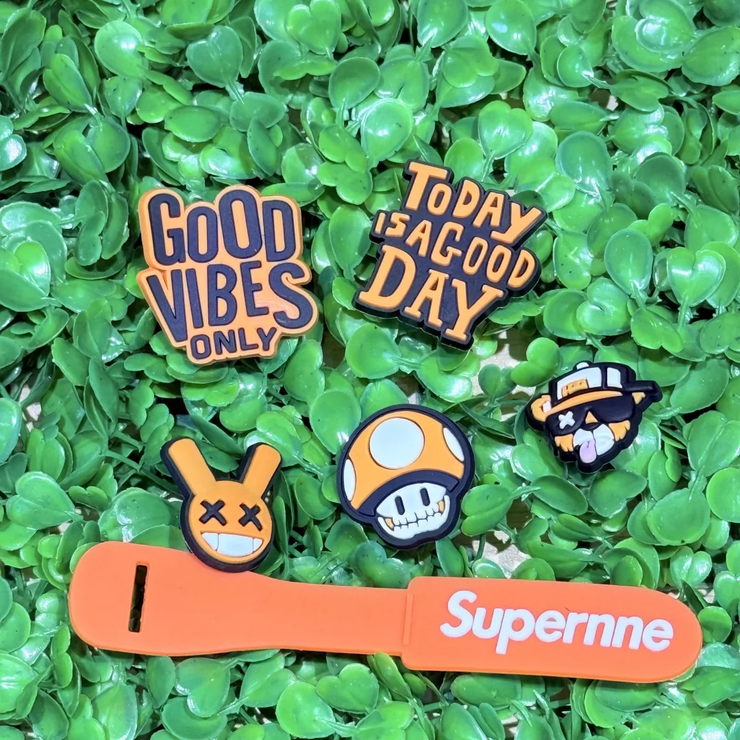 1-6pcs Good Vibes Rabbit Dog Mushroom PVC Shoe Charms Slipper Accessories Sandal Shoes Ornament For Boys Girls Party Present
1-6pcs Good Vibes Rabbit Dog Mushroom PVC Shoe Charms Slipper Accessories Sandal Shoes Ornament For Boys Girls Party Present