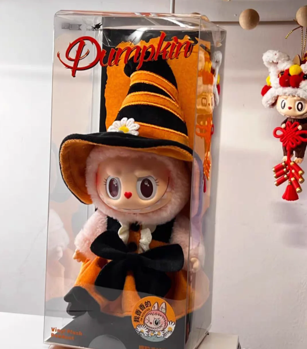 Новая подлинная серия Mokoko Happy Halloween Party Magic Of Pumpkin, виниловая подвеска, кукла, брелок, кавайные игрушки, подарок на день рождения, в наличии
Новая подлинная серия Mokoko Happy Halloween Party Magic Of Pumpkin, виниловая подвеска, кукла, брелок, кавайные игрушки, подарок на день рождения, в наличии