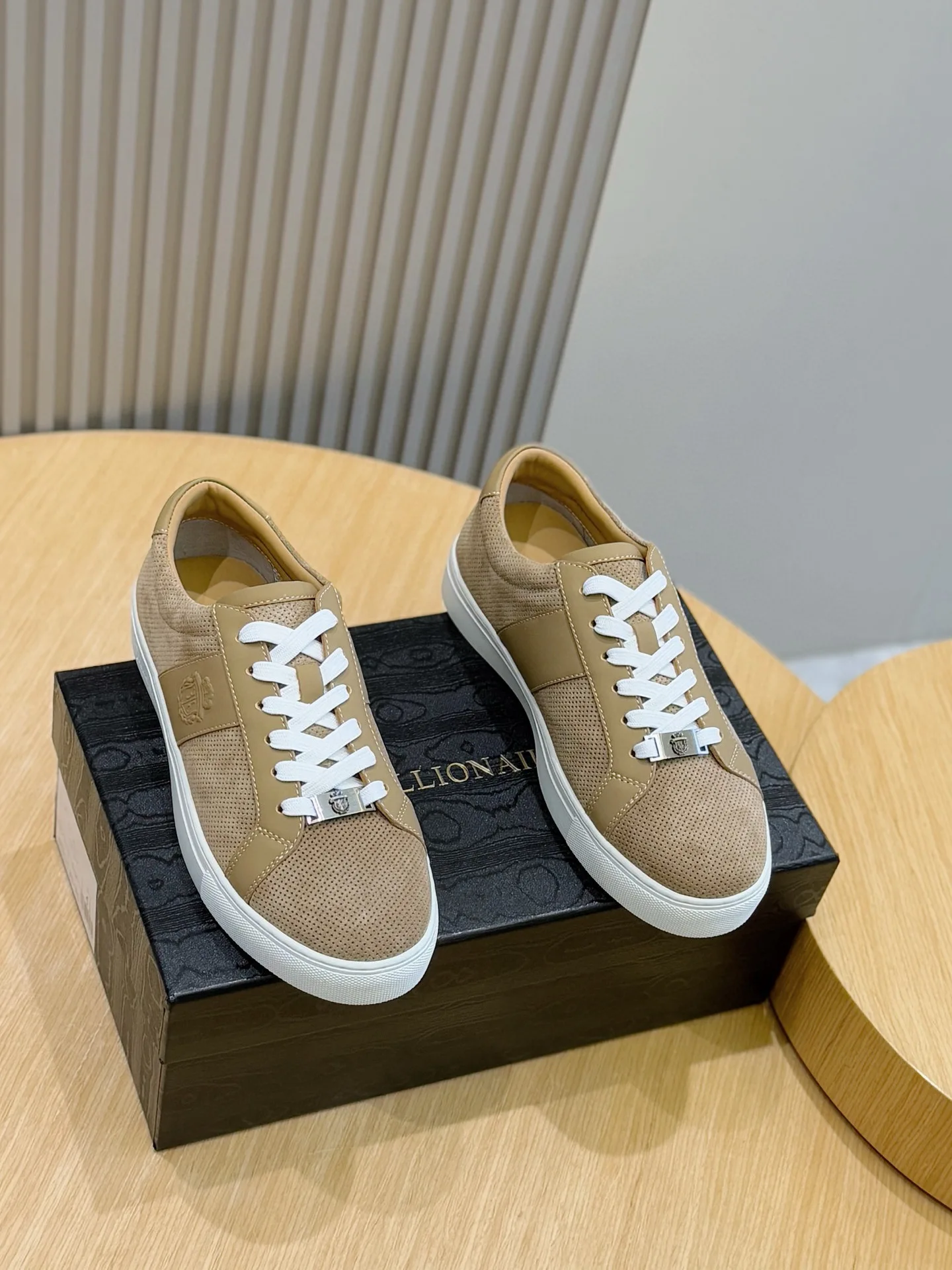BILLIONAIRE OECHSLI Shoes Men‘s Cowhide 2025 new sports fashion high quality outdoors genuine leather European big size 38-46
BILLIONAIRE OECHSLI Shoes Men‘s Cowhide 2025 new sports fashion high quality outdoors genuine leather European big size 38-46