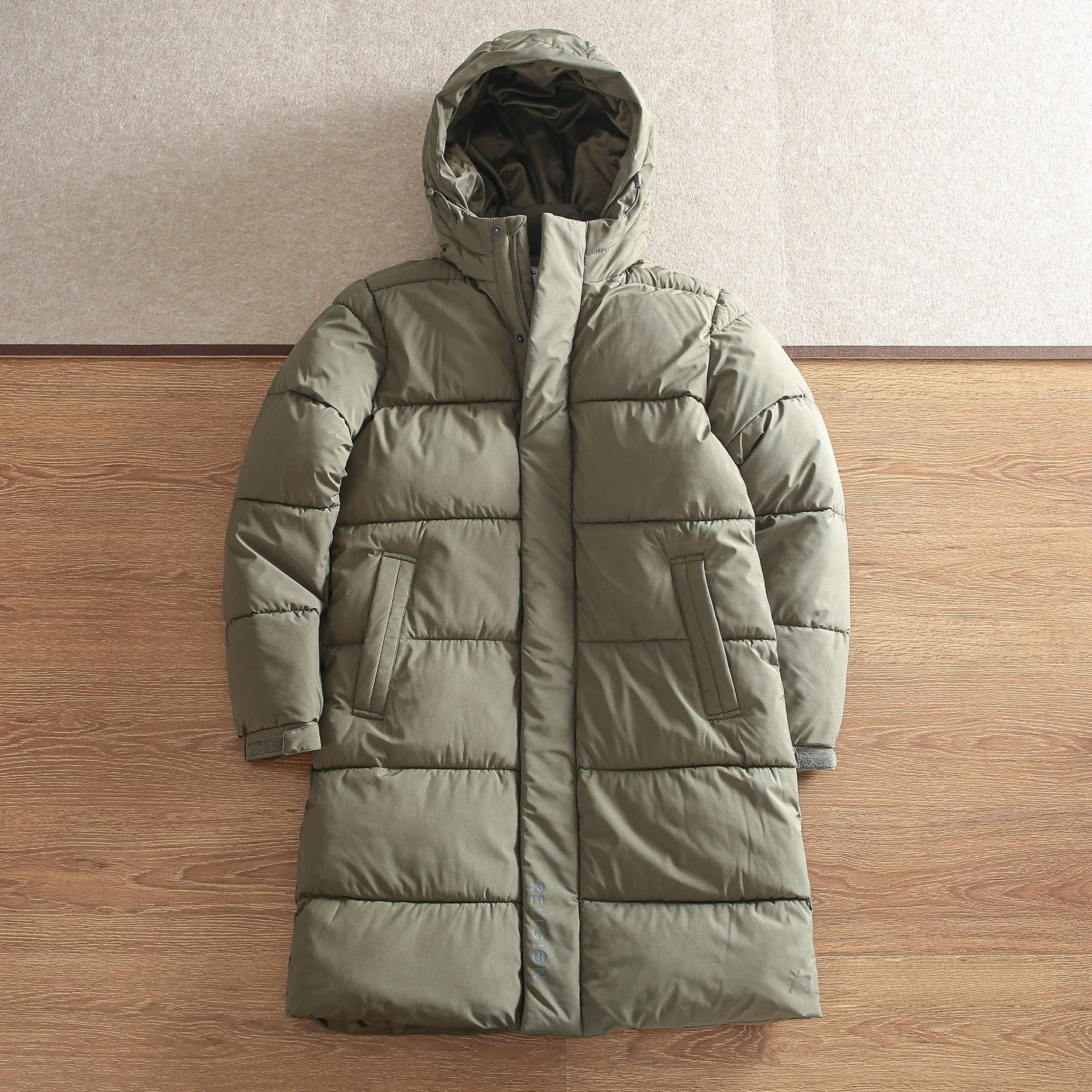 Корейская мужская зимняя парка средней длины с капюшоном, утепленная хлопком, теплая, ветрозащитная, для активного отдыха, модная, городская, повседневная
Корейская мужская зимняя парка средней длины с капюшоном, утепленная хлопком, теплая, ветрозащитная, для активного отдыха, модная, городская, повседневная