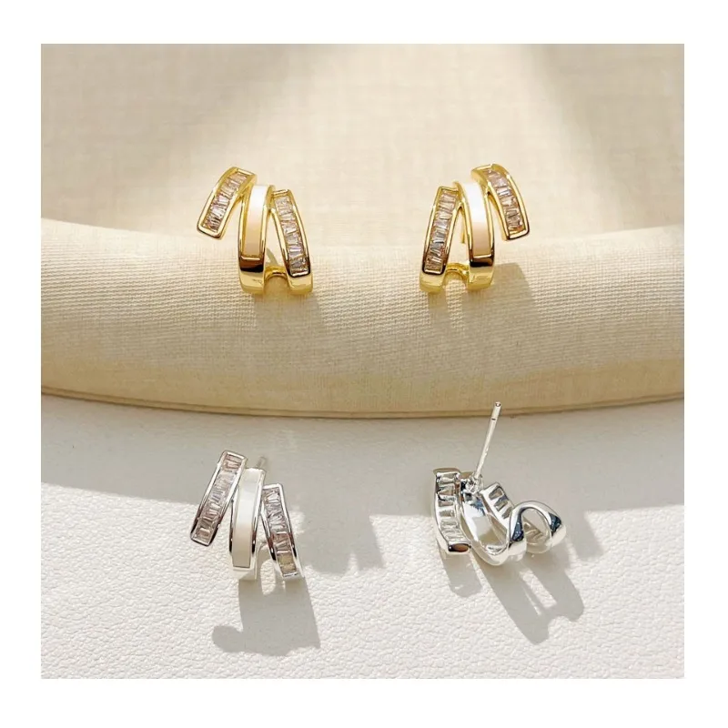 Stylish and Simple Design, Rake Earrings, Light Luxury and High-end, Niche Multi-layer Earrings.
Stylish and Simple Design, Rake Earrings, Light Luxury and High-end, Niche Multi-layer Earrings.